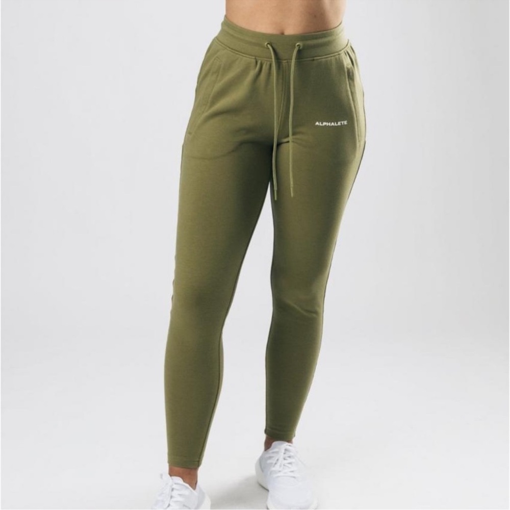 Alphalete Core Jogger Light Green High Waisted Drawstring Waist and Fitted